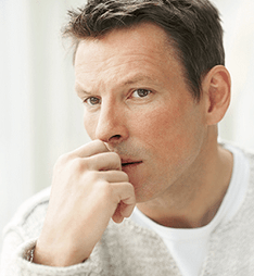 un uomo pensava alla scarica durante l'eccitazione